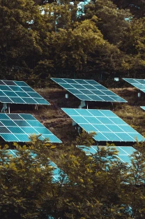 Planta fotovoltaica sobre terreno que puedes ayudar a financiar a través del proyecto Generation kWh