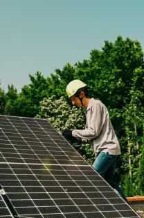 Enpresa instalatzaileko langile bat. Enpresarekin harremanetan jarriko zaitugu zure instalazioa gauzatzeko.