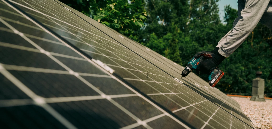 Cubierta fotovoltaica urbana y colectiva producir energía solar sostenible y km0 en tu domicilio, empresa o entidad