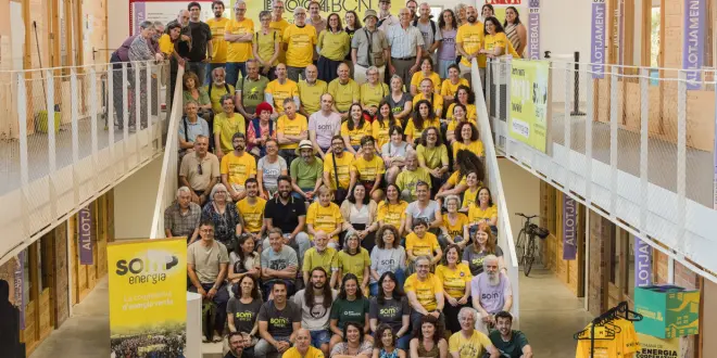 Imagen con todas las socias que participaron en la Asamblea