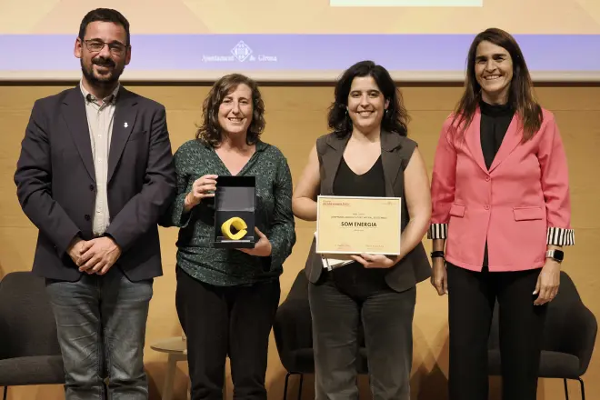 Fotografía de los Premios Girona Creando Futuro con Lluc Salellas, Marta Doncel, Núria Iglesias y Raquel Robert.