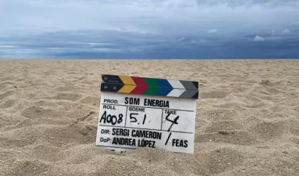 Fotografía de una claqueta en una playa