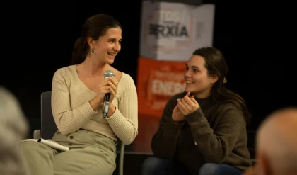 Fotografía de jóvenes en el Encuentro de Socias Activistas de Som Energia