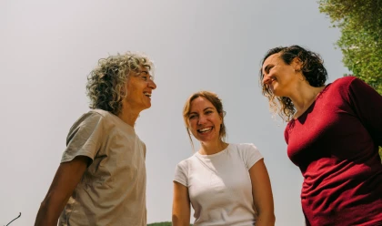 Fotografia de tres membres de l’Equip Tècnic de Som Energia.